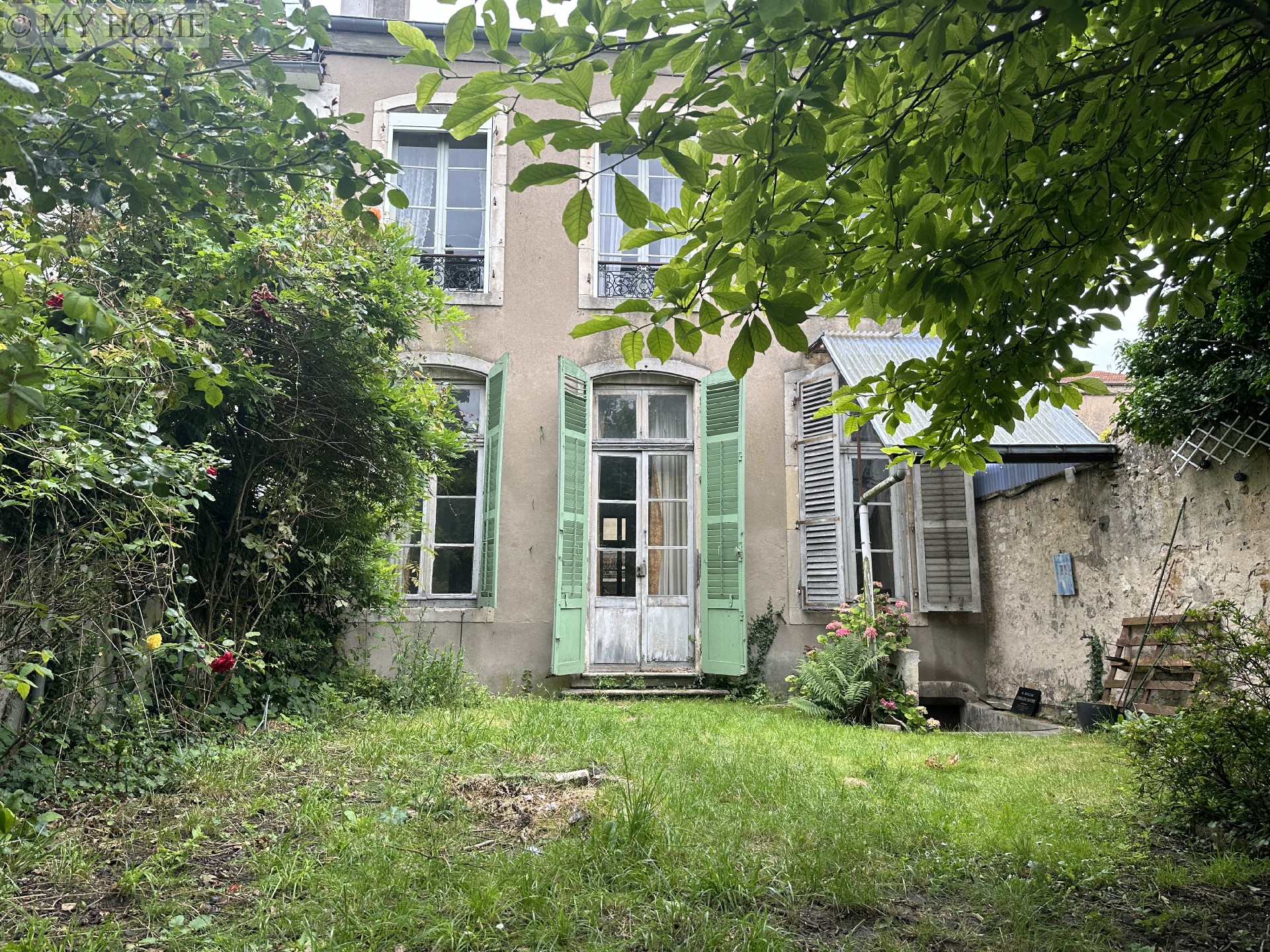 Vente ensemble immobilier - TOUL 400 m², 17 pièces